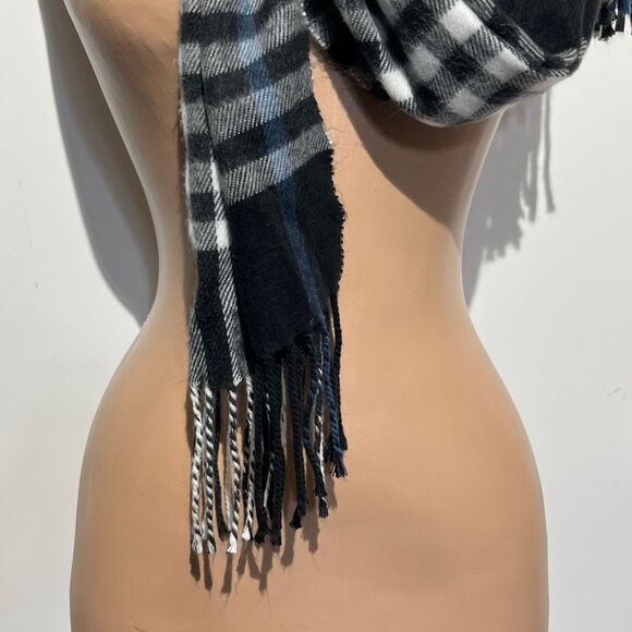 Cejon Women's White Black Plaid Fringe Knit Wrap Scarf - Picture 2 of 5